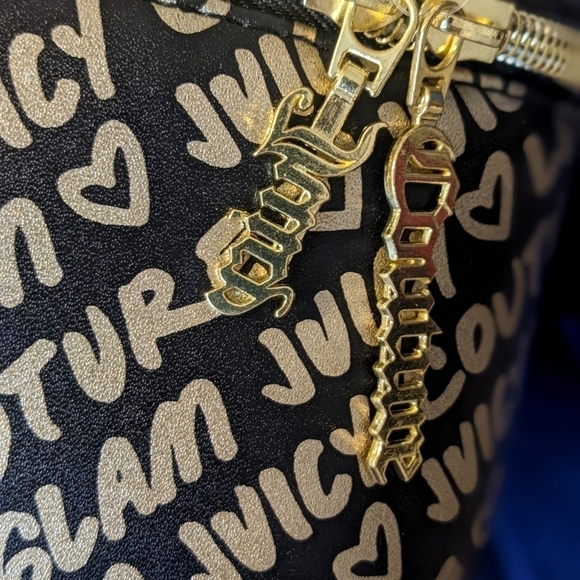 Juicy Couture Rectangle Cosmetic Bag Logo Branded w Accessory Black and Gold - Picture 5 of 7